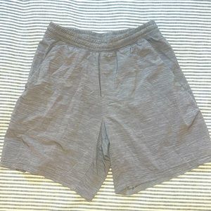 MENS MEDIUM LULU LEMON ATHLETIC SHORTS